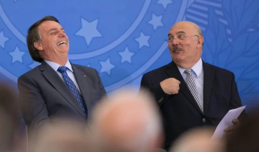 Bolsonaro-e-Milton-Ribeiro-assinam-novo-reajuste-para-professores-da-educação-básica-6-1024×682