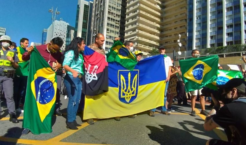 Bandeira-tridente-Ucrania