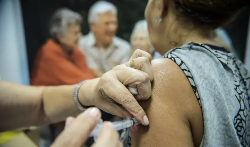 912446-agencia brasil_dia d_vacinação contra a gripe_mcam-3