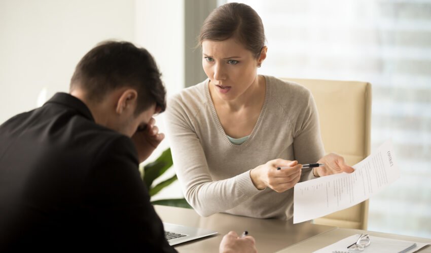 Business lady insists on changing of contact text