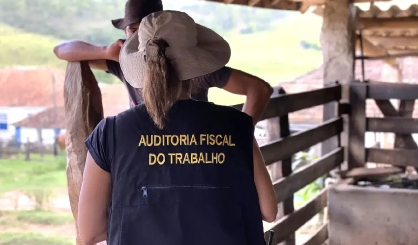 ESCRAVOS DO SÉCULO XXI: Governo divulga nova Lista Suja do trabalho escravo e JBS Aves fica de fora image_6487327